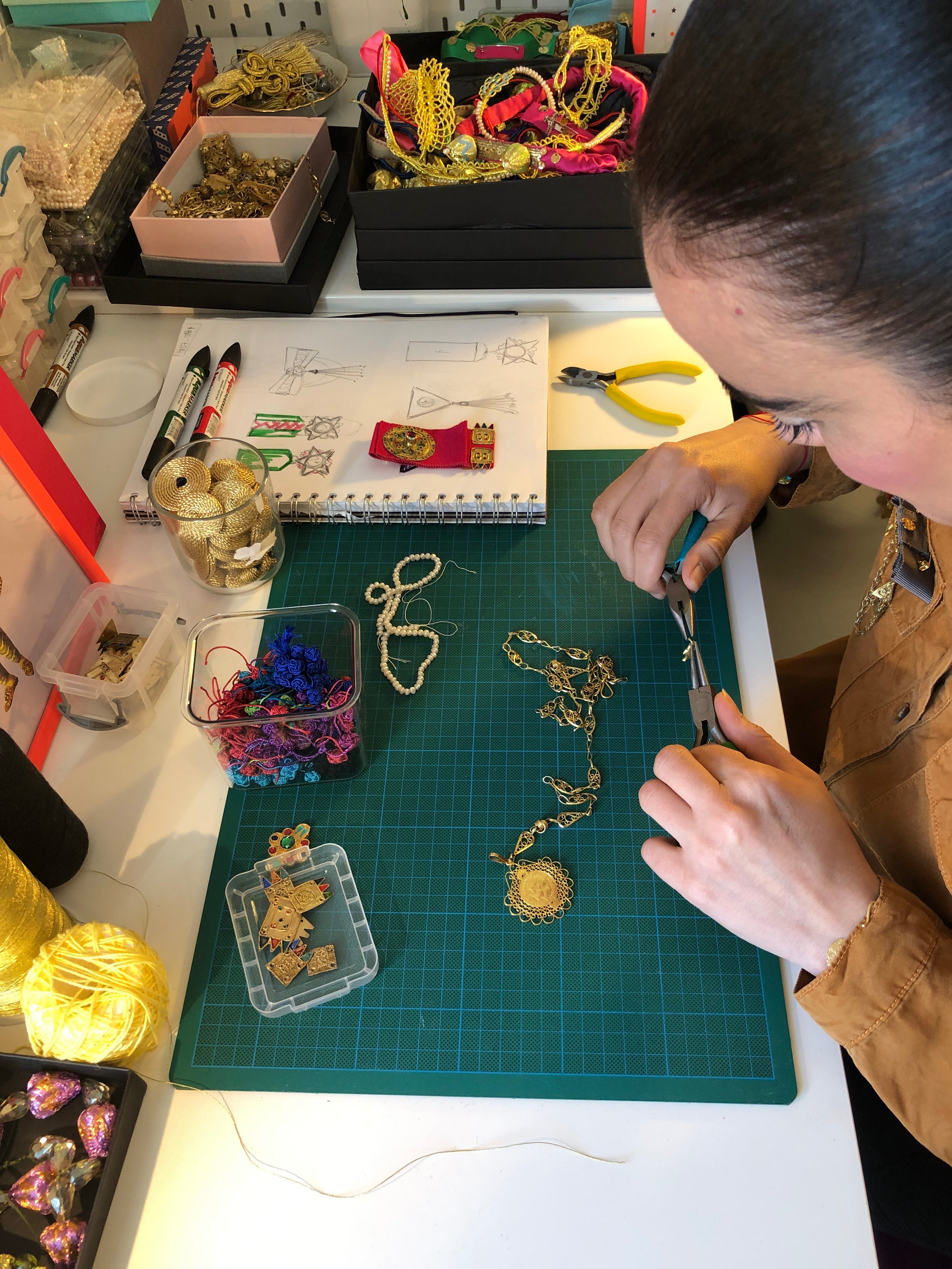 Rencontre avec Sophia, la créatrice qui est derrière les bijoux de Philos’Sophia - Mymosaa