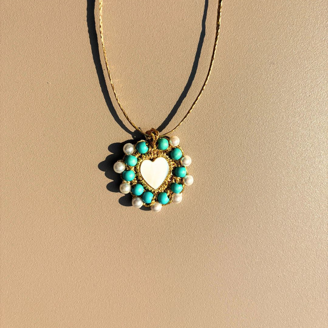 Agati_talisman_coeur_nacre_perles_turquoise_Mymosaa_bijoux_de_Mediterranee