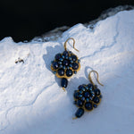 Black_Anemone_Mymosaa_bijoux_de_mediterranee_boucles_d_oreille_perles_noires_sur fond_blanc