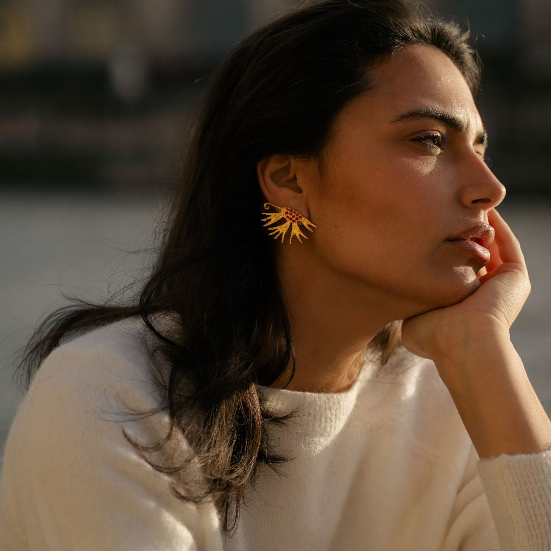 IOANNINA-boucles_d_oreille_de_Mediterranee_en_forme_de_fleurs_ciselees_argent_massif_or24K_corail