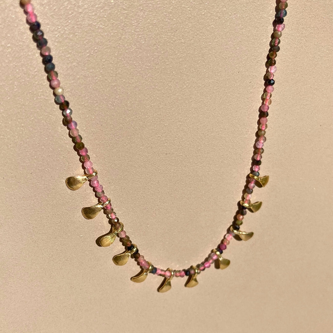 Iliana-Mymosaa_Bijoux_de_Mediterranee-collier_tourmaline_rose_petale_argent_or_detail