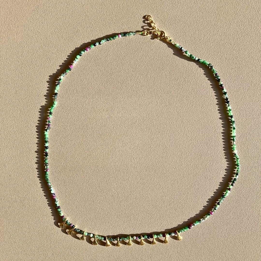 Iliana_collier_artisanale_perles_vertes_petales_argent_925_or_24K-v2