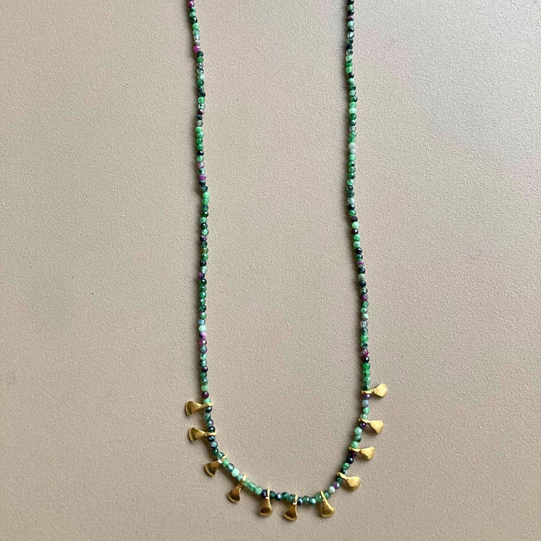 Iliana_collier_artisanale_perles_vertes_petales_argent_925_or_24K