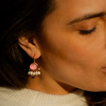 KERKYRA- boucles_d_oreille_pierre_rose_perles_boucle_en_argent`_massif_or_24K_portees_vue_profil-2