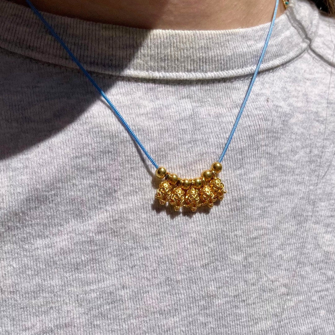 Kinira-Mymosaa_bijoux_de_Mediterranee_collier_argent_cisele_or_sur_cordon_bleu