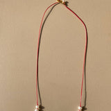 MYMOSAA-PAROS-COLLIER_ARTISANAL_EN_PERLES_OR_ARGENT_SUR_CORDON_ROUGE-FERMOIR