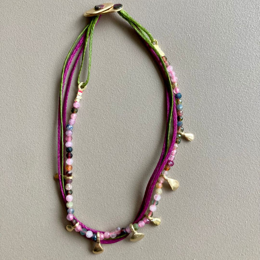 NAfplio_bracelet_perles_rose_liens_rose_vert_artisanat--de_Mediterranee