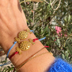 OFRYNIO_bracelets_avec_medaillon_porte_bonheur_portes_sur_poignet