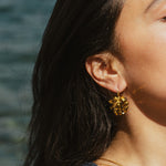 ROSA-Mymosaa_bijoux_de_Mediterranee_boules_d_oreille_dore_or_argent_close_up_1