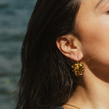 ROSA-Mymosaa_bijoux_de_Mediterranee_boules_d_oreille_dore_or_argent_close_up_1