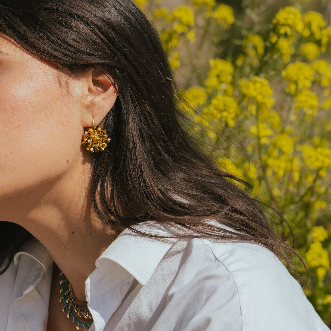 ROSA-Mymosaa_bijoux_de_Mediterranee_boules_d_oreille_dore_or_argent_close_up_2