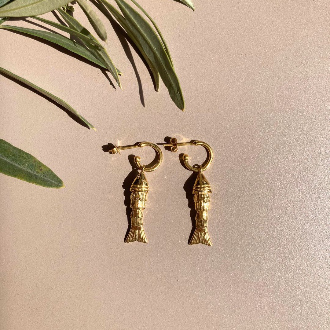 SYRNA-Mymosaa-Boucles_d_oreille__poisson_articule__argent_massif_cisele_or-neo_hellenique-de__Mediterranee_avec_branche_d_olivier