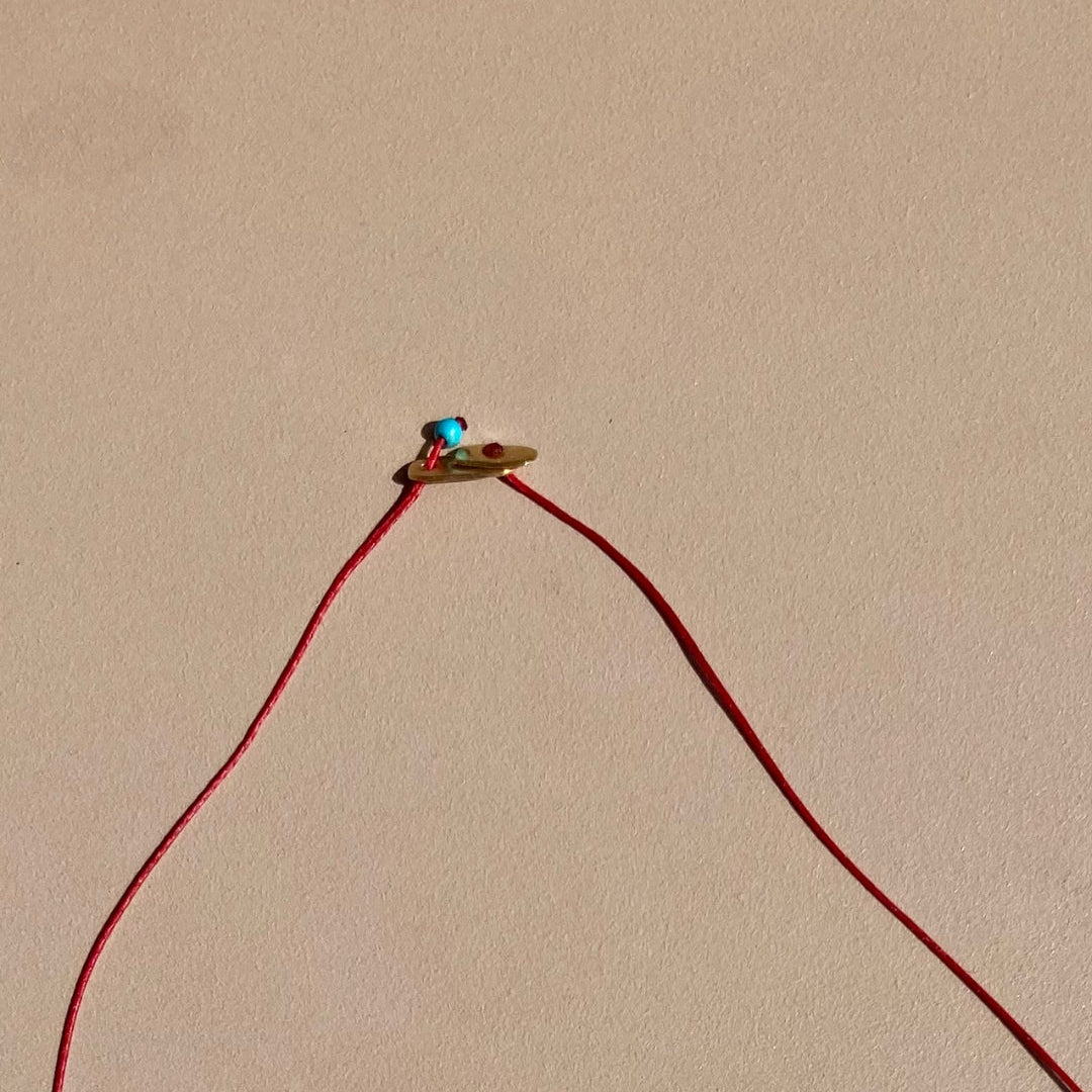Tinos-Mymosaa_bijoux_de_Mediterranee_collier_turquoise_cordon_rouge_argent_or_detail