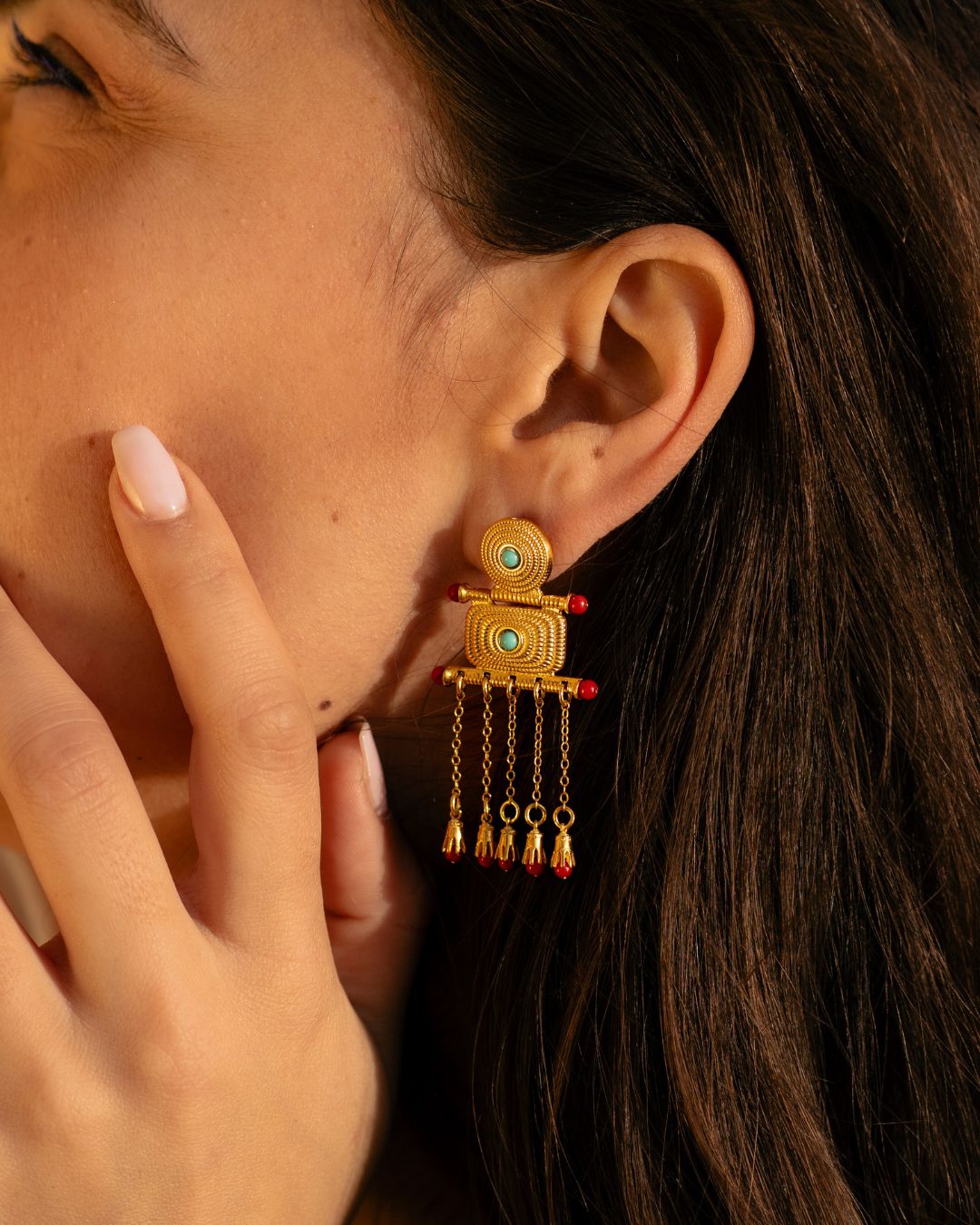 Tymfi-boucles-d-oreille_-artisanales-de-Meditaerranee-enargent-massif-or24K-corail-turquoise