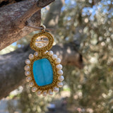 Boucle d'oreille Daphne en cristal, jade turquoise et perles brodées avec un fil doré